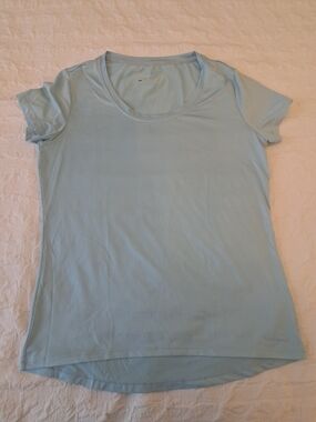 Marmot Women's Light Blue Scoop Neck Short Sleeve Tee